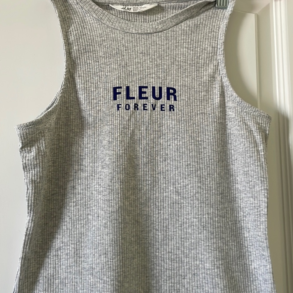 Girls top, grey. Size 12-13